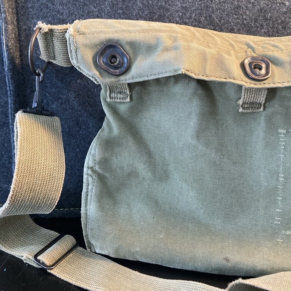 U.S. Military Gas Mask Canvas Pouch - Picture 4 of 10